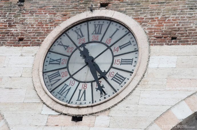 Relógio no Portoni della Bra