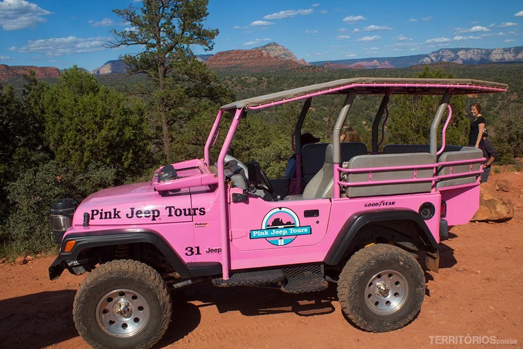O jipe estilo Barbie Girl da Pink Jeep Tour