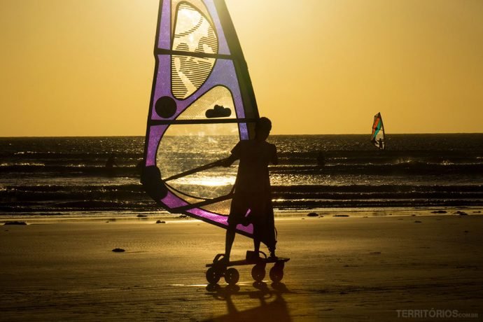 Carveboard Windsurfing na Praia Principal em Jericoacoara, Ceará - Brasil