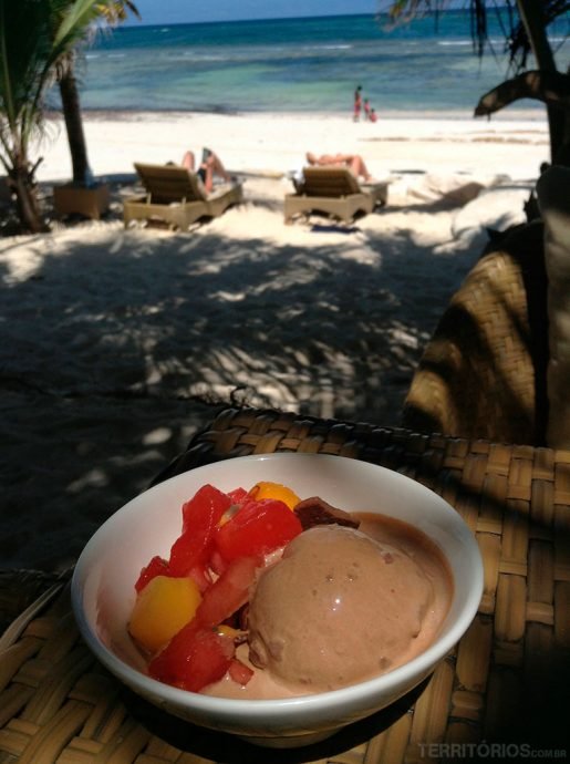 Almoço na beira da praia Almoço na beira da praia