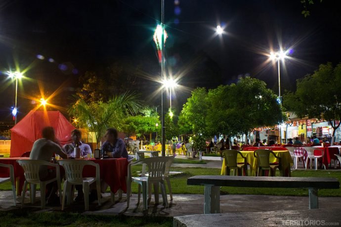 Praça principal em clima de festa Junina