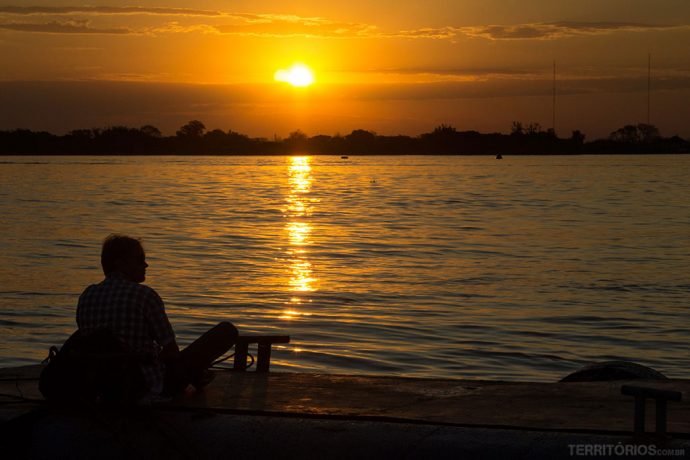 Famoso pôr do sol no Guaíba visto da Usina do Gasômetro