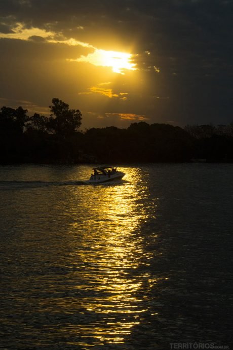 Pôr do sol à bordo do Cisne Branco Pôr do sol à bordo do Cisne Branco