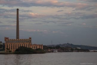 Porto Alegre por um ângulo diferente no crepúsculo Porto Alegre por um ângulo diferente no crepúsculo