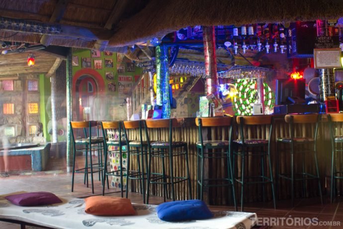 O bar e a jacuzzi ao fundo no Amphitheater