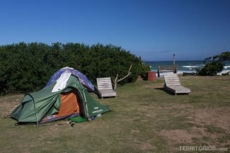 Área de camping na beira da praia Jeffreys Bay Área de camping na beira da praia Jeffreys Bay