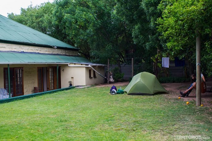 Área de camping e quartos compartilhados
