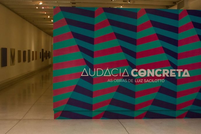 Exposição sobre concretismo brasileiro