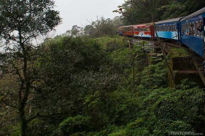Trem pela Serra do Mar Paranaense