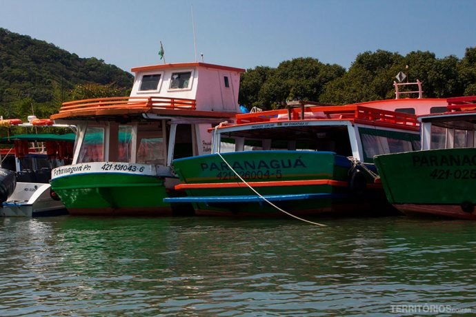 Embarcações que fazem a travessia