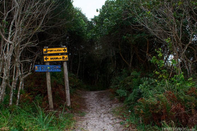 Sinalização e trilhas na Ilha do Mel