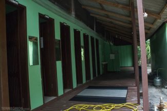 Os banheiros individuais no Camping Dourado Os banheiros individuais no Camping Dourado