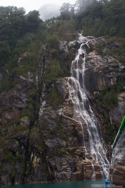 Cachoeira no Lago de Todos os Santos Cachoeira no Lago de Todos os Santos