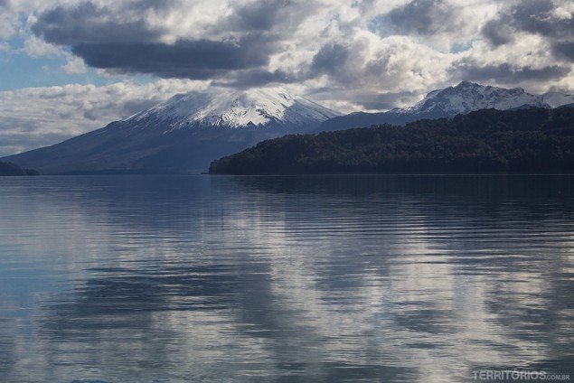 Cruce Andino de Bariloche a Puerto Varas Lagos Todos os Santos prateado e vulcão Osorno ao fundo