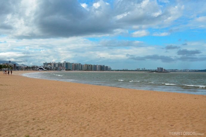 Praia de Camburi quase deserta