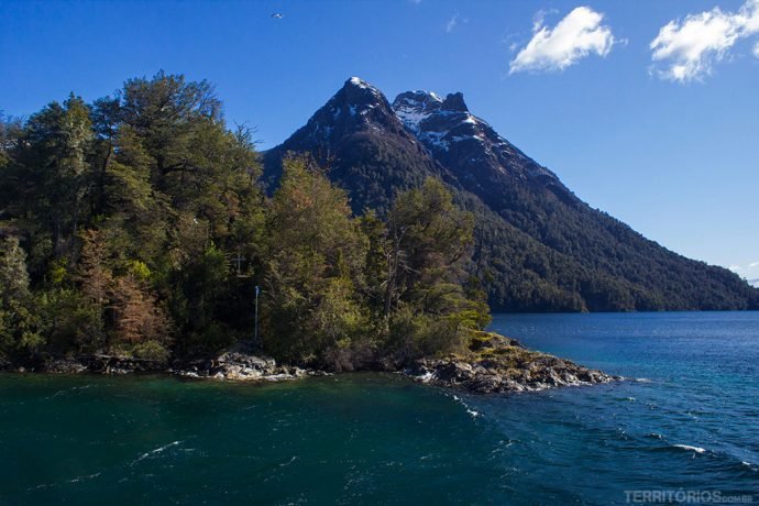 Isla Sentinela com a tumba de Perito Moreno