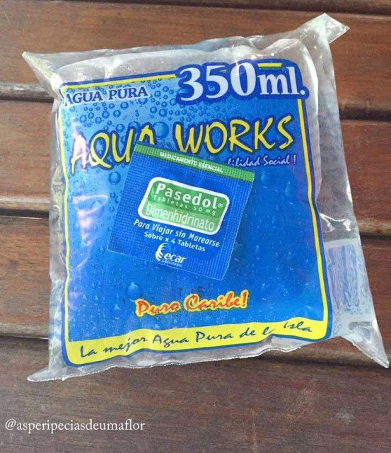 Água, saco plástico e remédio para enjôo são as cortesias no catamarã para Providência Água, saco plástico e remédio para enjôo são as cortesias no catamarã para Providência