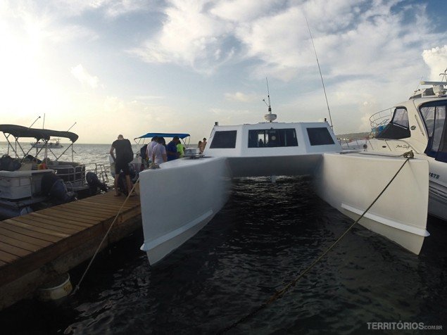 Catamarã que leva para Providência é estável, mas com mar agitado não tem jeito de fazer uma viagem tranquila