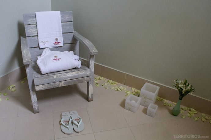 A sala onde deixei minha bolsa foi onde terminei o tratamento com o banho