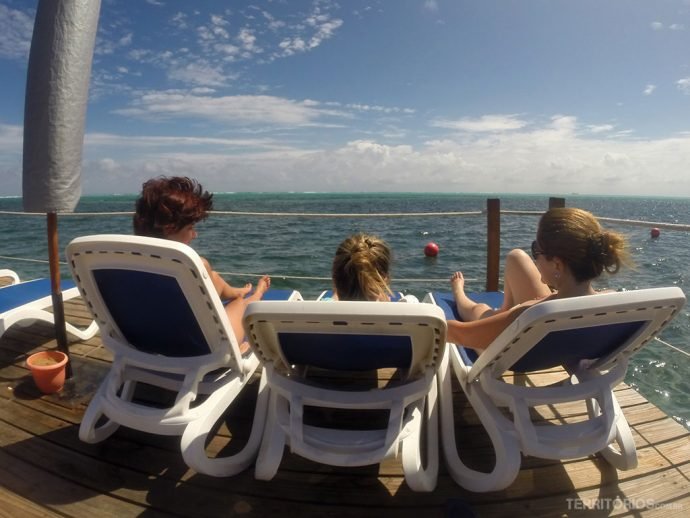 Eu, Renata e Gardênia relaxando no Decameron Aquarium