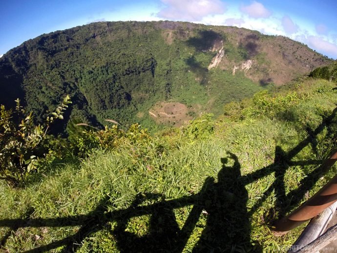 Cratera de 1,5 km do vulcão San Salvador