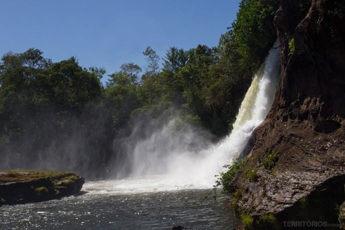 Lado esquerdo da Cachoeira da Prata