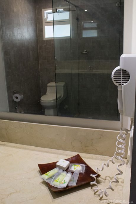 Banheiro clean e amplo Banheiro clean e amplo
