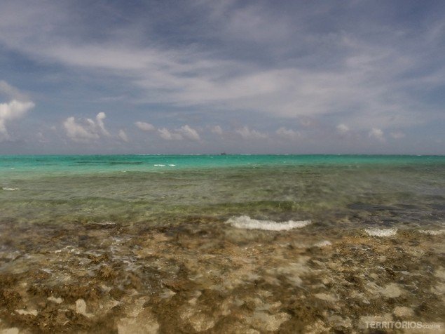 o básico de San Andrés O verde hipnotizando visto de Haynes Cay, San Andrés