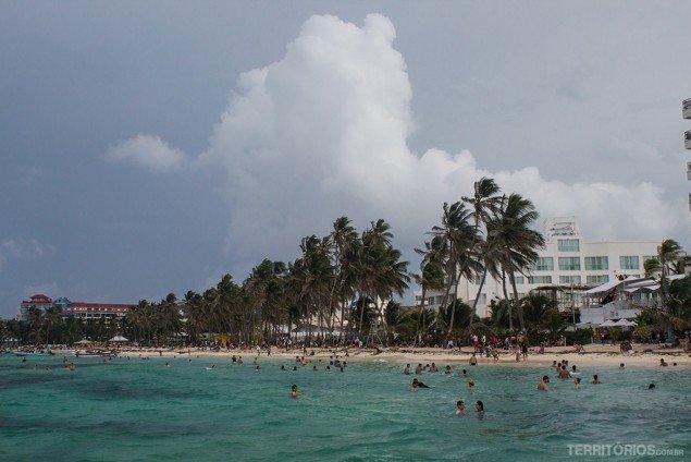 o básico de San Andrés Playa Spratt Bight na zona central mais movimentada