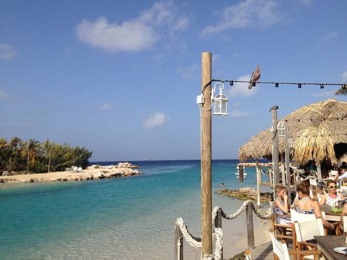 Mambo Beach, a mesma da foto destaque