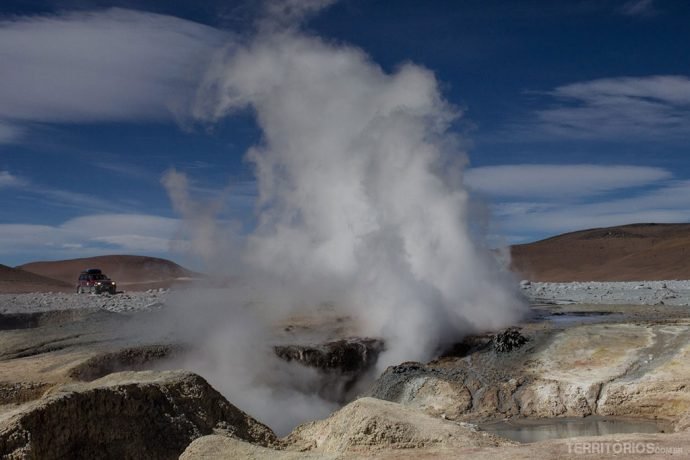 Fumaça branca no Geyser Sol de la Mañana