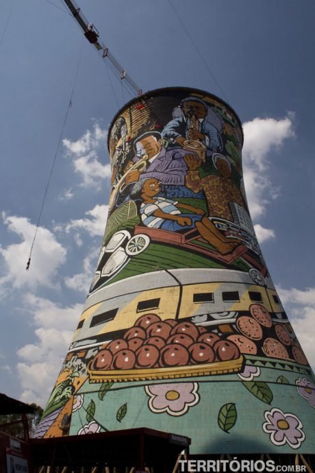 Antes eram torres de uma usina termoelétrica Antes eram torres de uma usina termoelétrica