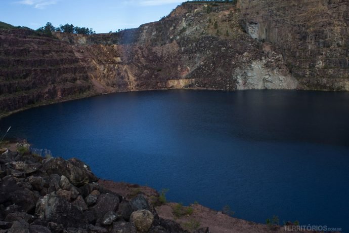 O lago azul tem 150 metros de profundidade