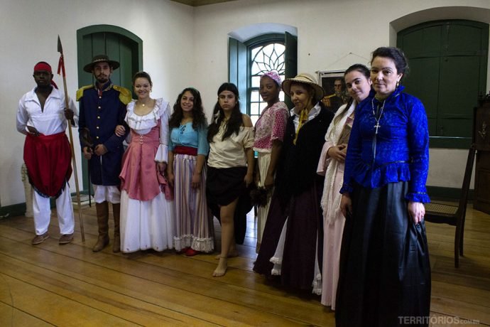 Parte do grupo Encenação no Palácio do Governo