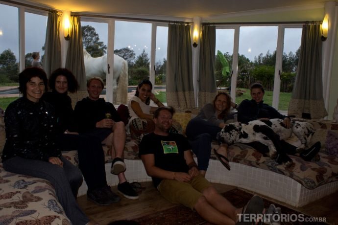 Grupo reunido na casa principal