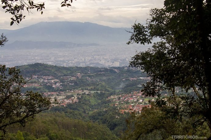 Dava para ver Bandung do alto em determinada parada