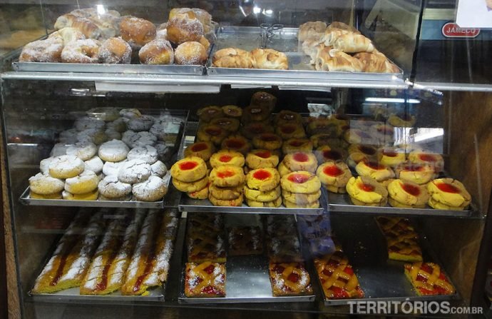 As facturas na vitrine