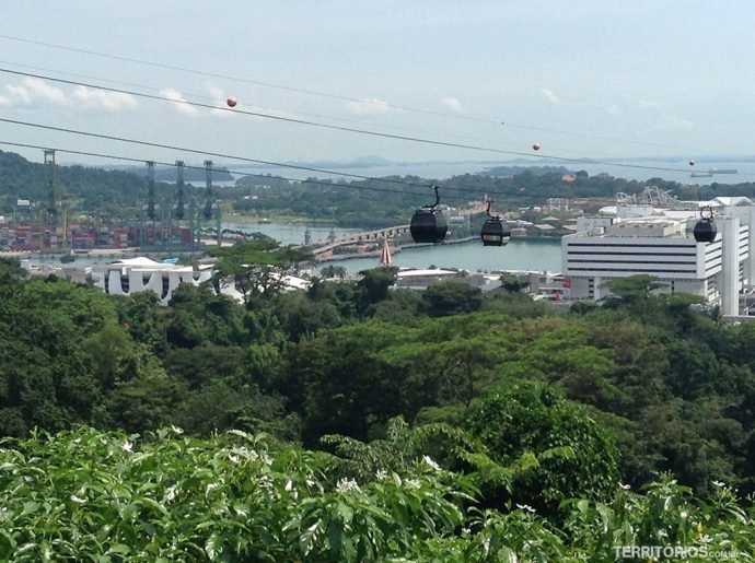 Cable Car conecta Mount Faber com a ilha Sentosa