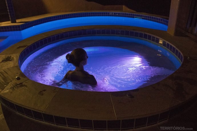 Hidromassagem quente e iluminada todas as noites