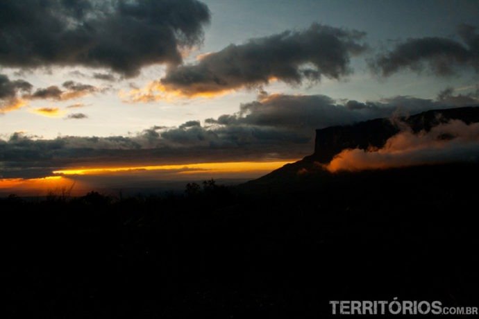 Raios de sol atingem nuvem Raios de sol atingem nuvem