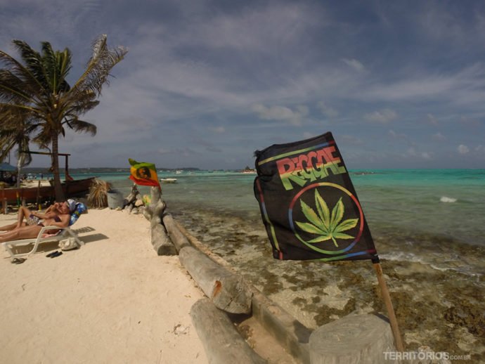 Praia linda e comida maravilhosa em Haynes Cay