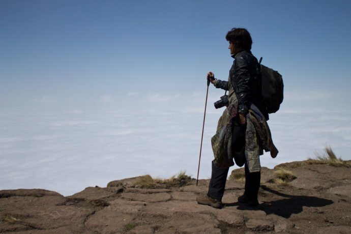 No topo da montanha mais alta da África do Sul em dia de trilha No topo da montanha mais alta da África do Sul em dia de trilha