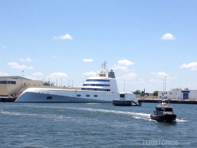 M/Y “A” no Porto Everglades, Fort Lauderdale, Florida - Estados Unidos