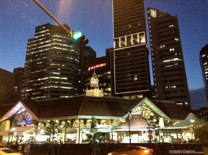 Lau Pa Sat é um dos hawker markets populares de Singapura