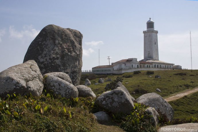 Farol de Santa Marta construído com calcário e óleo de baleia