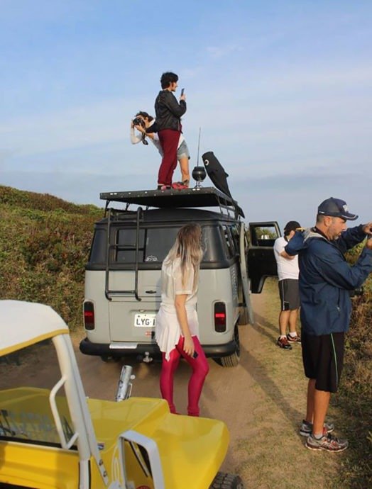 Procurando baleia no alto da kombi Procurando baleia no alto da kombi