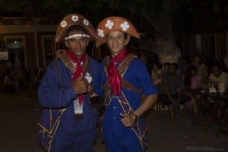 Dançarinos vestidos de Lampião