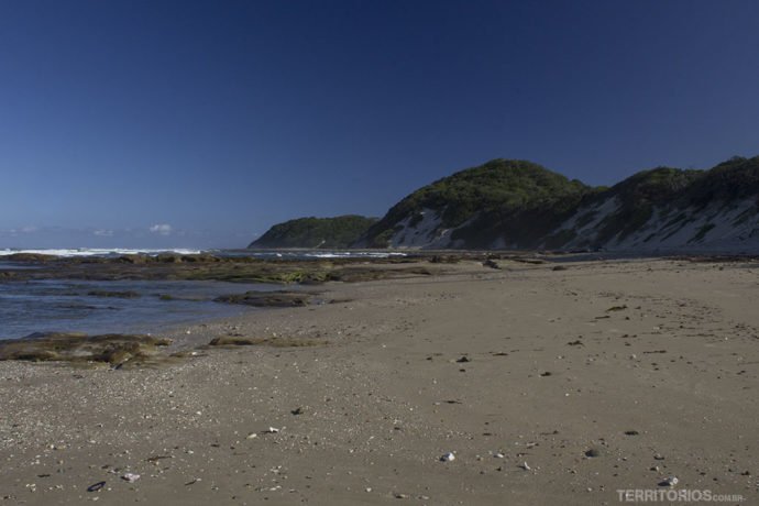 Praia em frente ao hotel