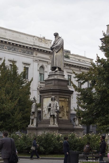 Estátua do Leonardo Da Vince Estátua do Leonardo Da Vince