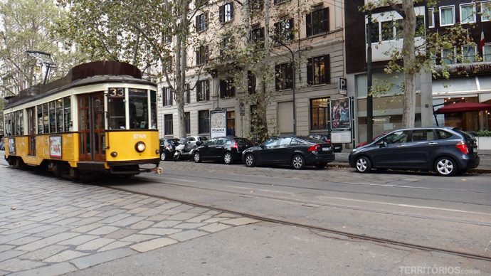 Tram nas ruas de Milão